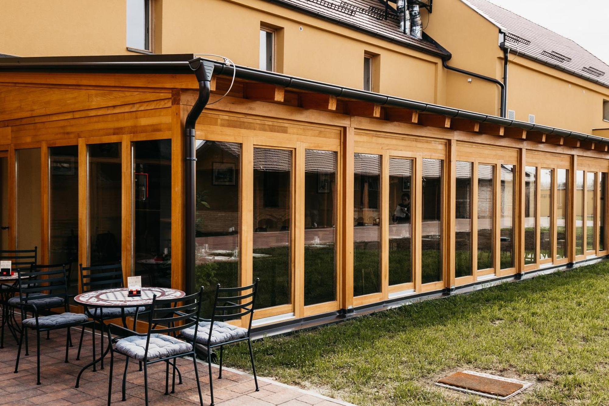 Pansion Mihica Dvori Hotel Babina Greda Luaran gambar