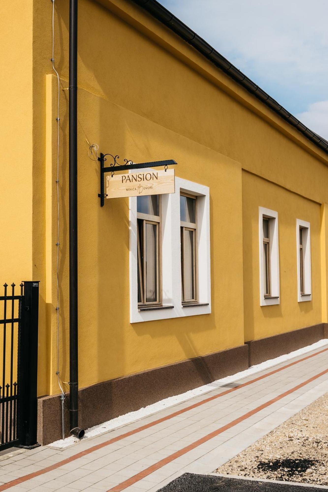 Pansion Mihica Dvori Hotel Babina Greda Luaran gambar